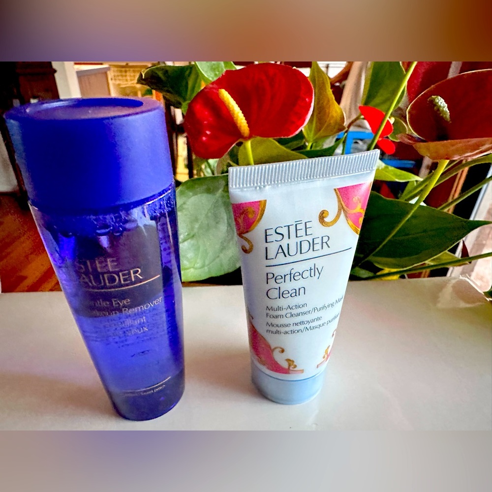 “NWOT”ESTEE LAUDER Travel Set of action foam cleanser and eye makeup remover